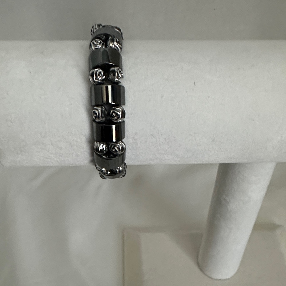 Elegant Silver Beaded Bracelet with Rose Accents